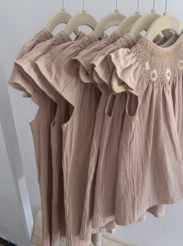 Vestido bordado en punto smock , diseños únicos