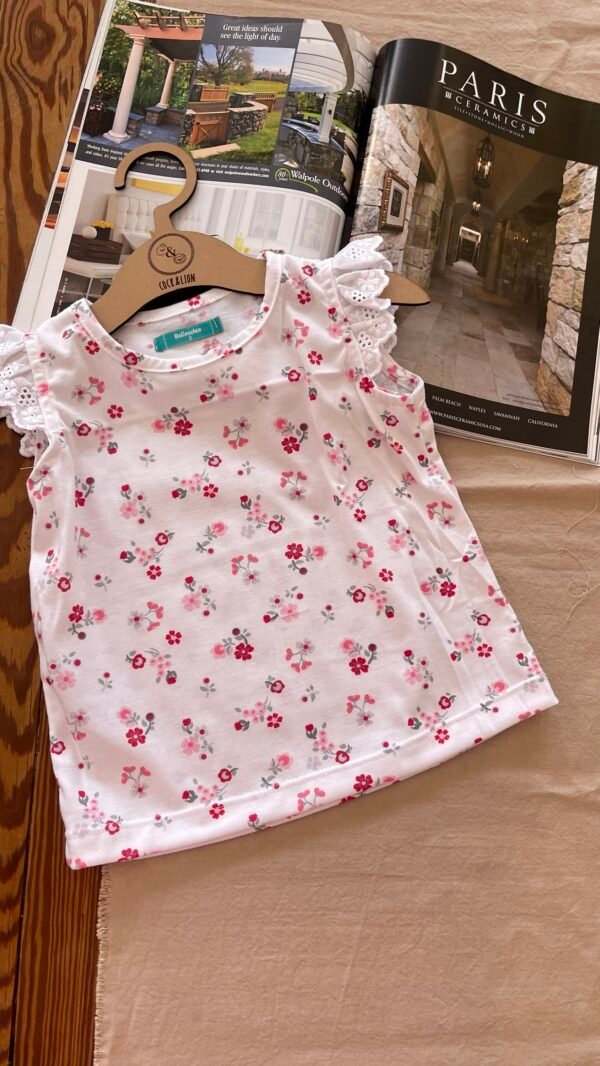 Remera con detalles de broderie