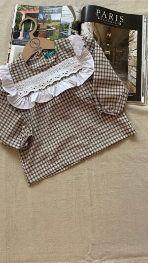 blusa cuadrille con pechera broderie .Blusa Venecia